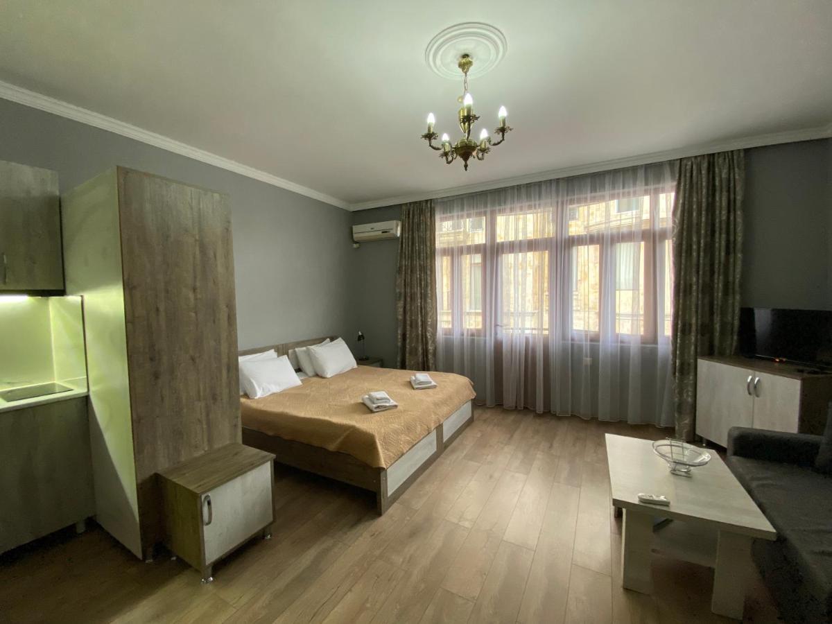 Cozy Studio On Europe Square Batumi Luaran gambar