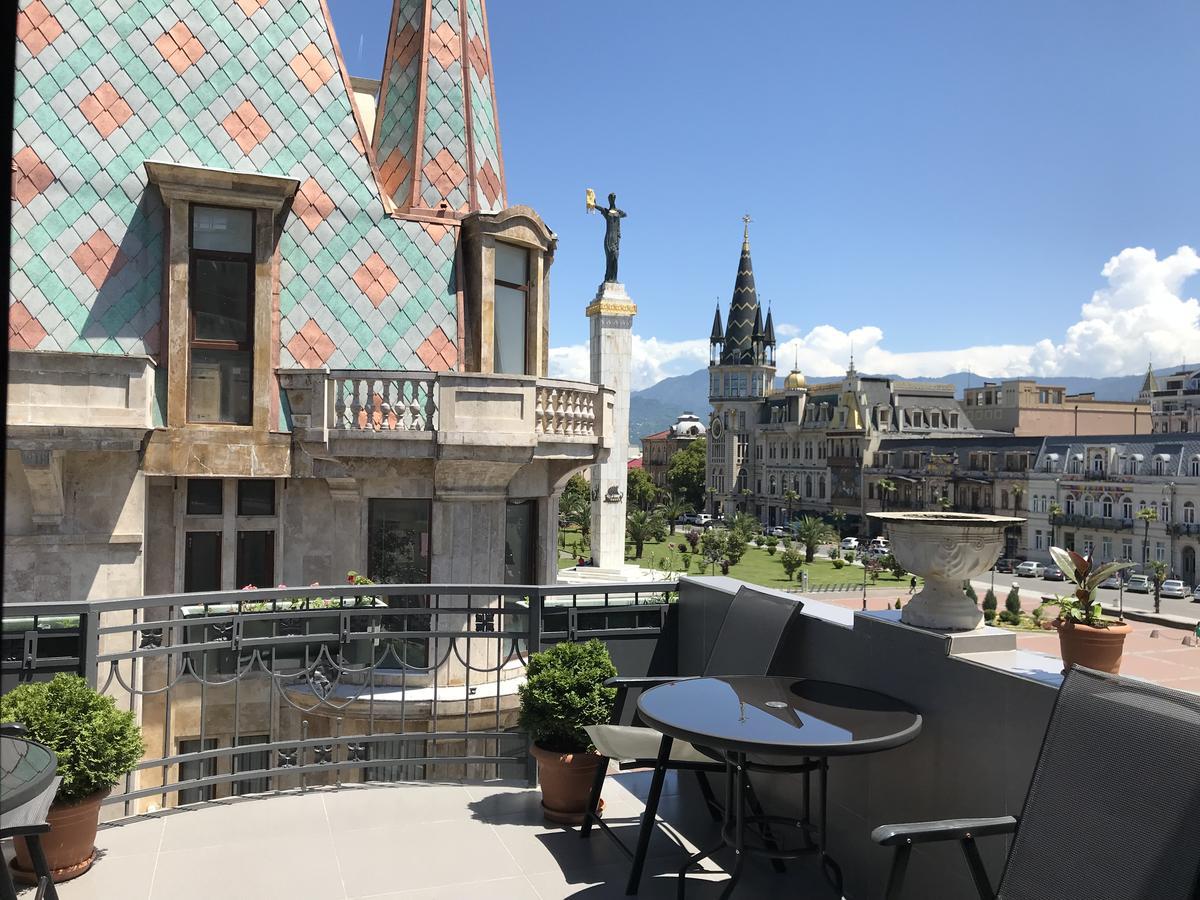 Cozy Studio On Europe Square Batumi Luaran gambar