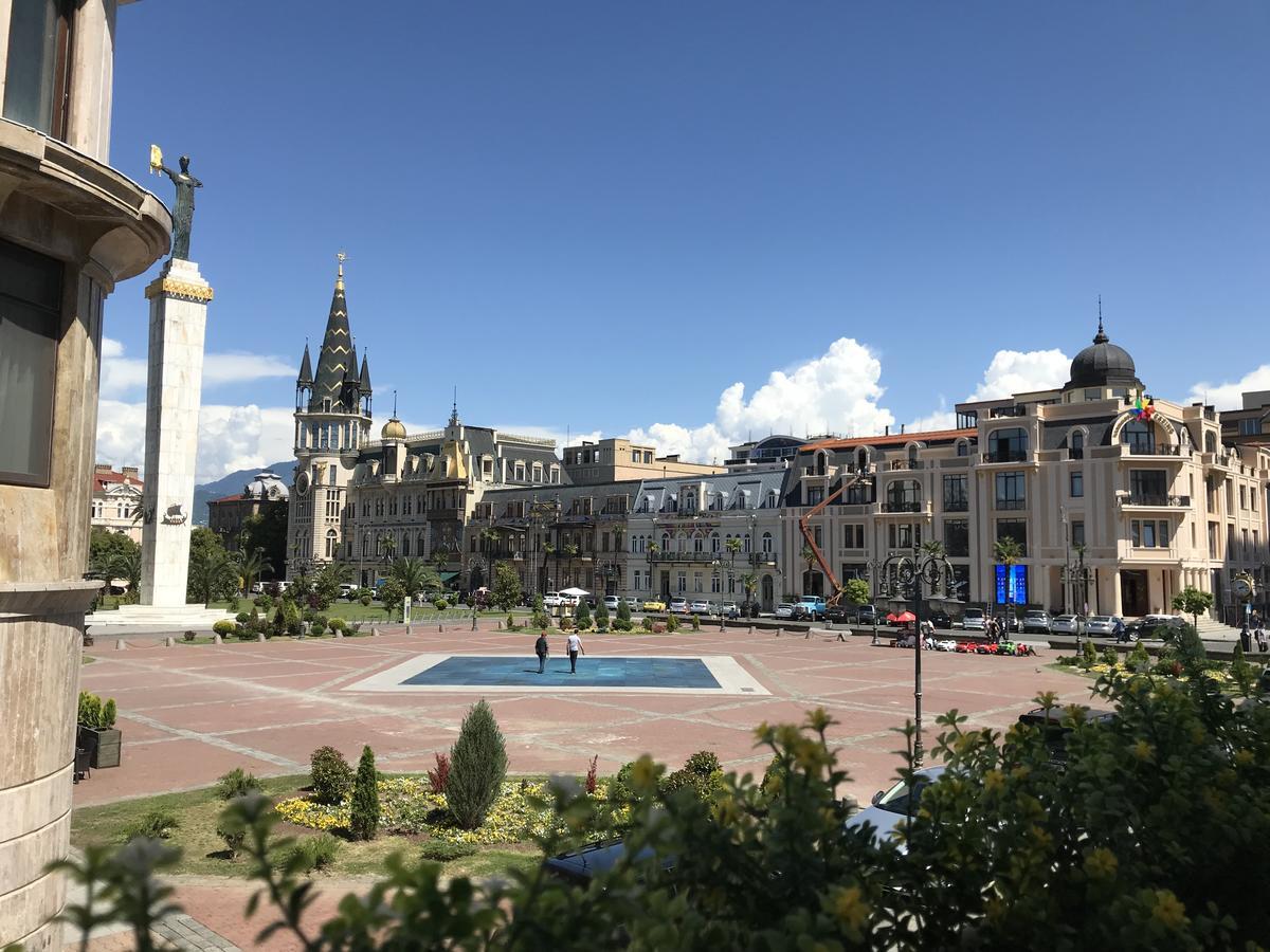 Cozy Studio On Europe Square Batumi Luaran gambar